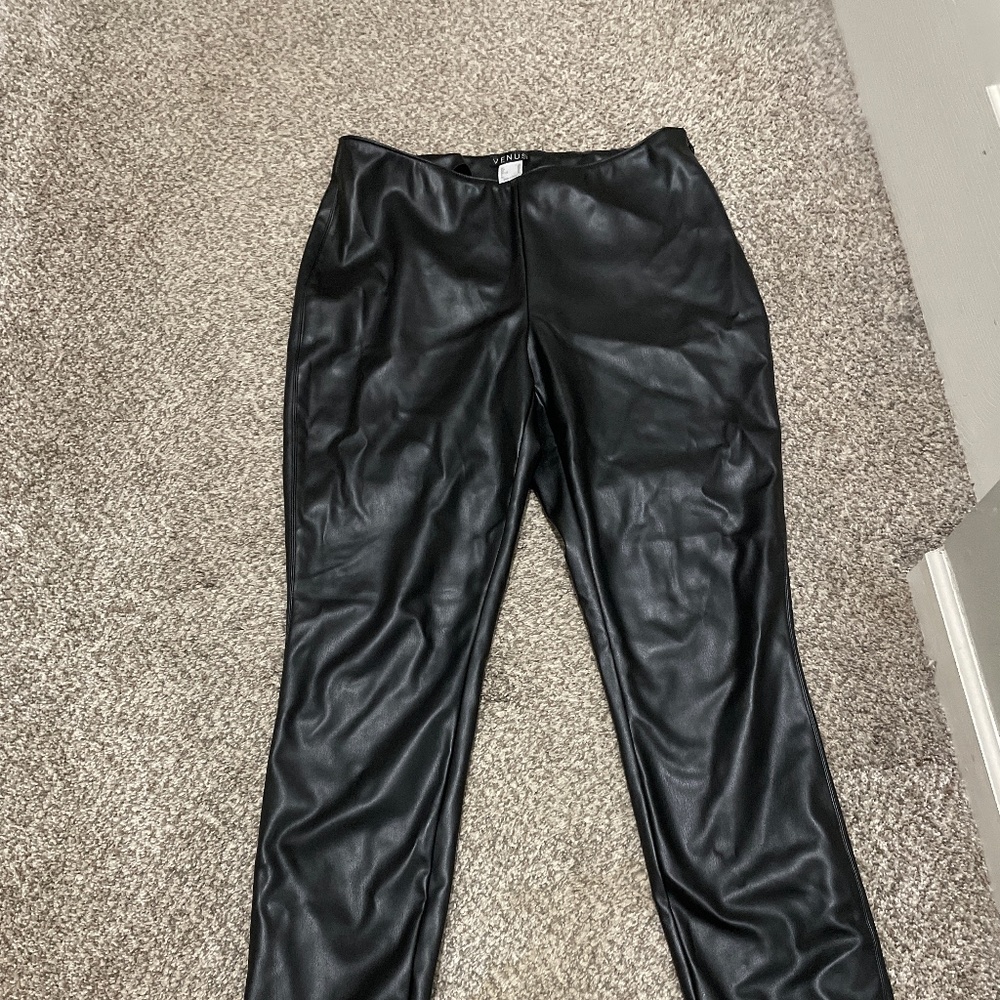 Faux leather side zip pant